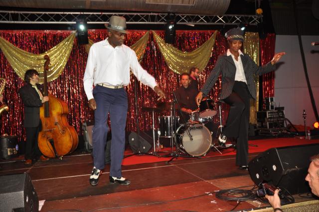 min 2010 11 13 fous swing 383